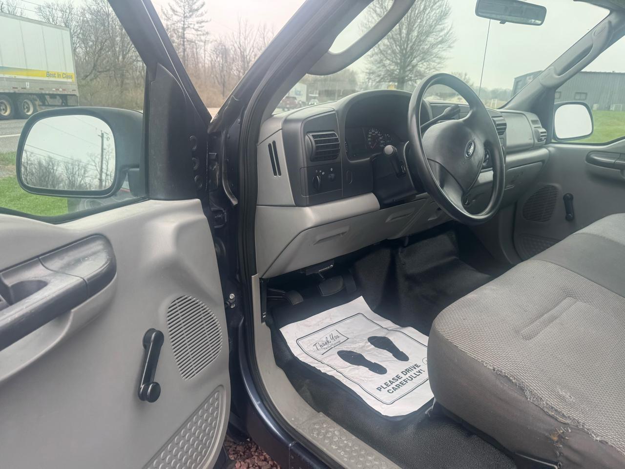 Ford Super Duty F-250 Reg Cab 137" XLT 2006