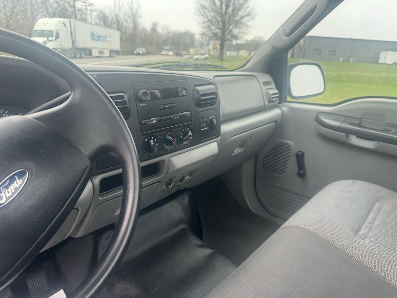 Ford Super Duty F-250 Reg Cab 137" XLT 2006