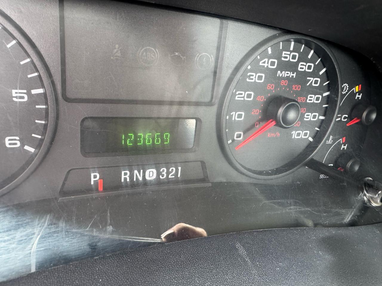 Ford Super Duty F-250 Reg Cab 137" XLT 2006