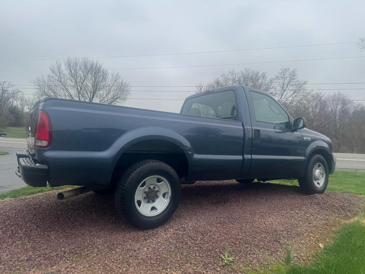 Ford Super Duty F-250 Reg Cab 137" XLT 2006