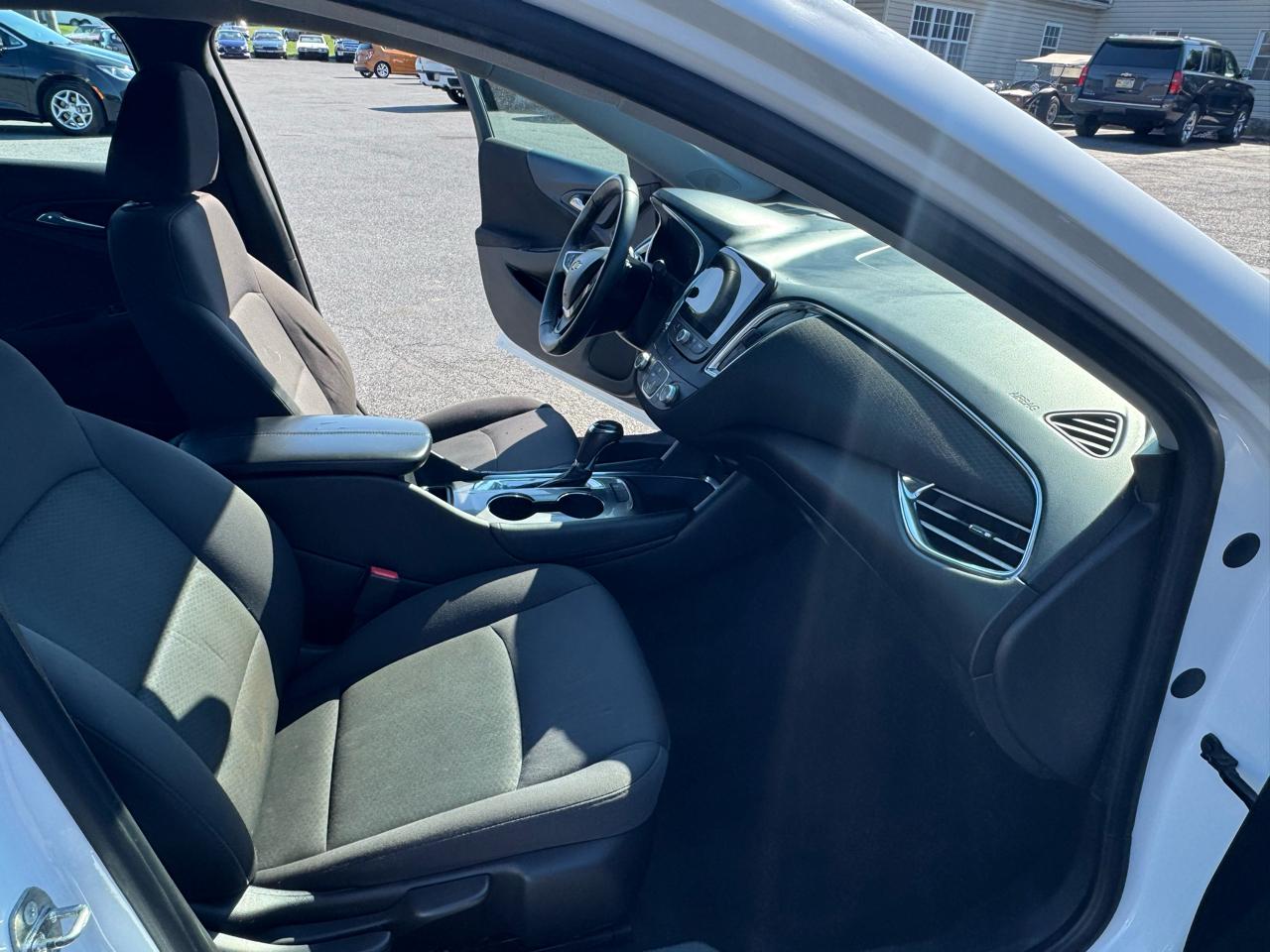 Chevrolet Malibu 4dr Sdn LT w/1LT 2017