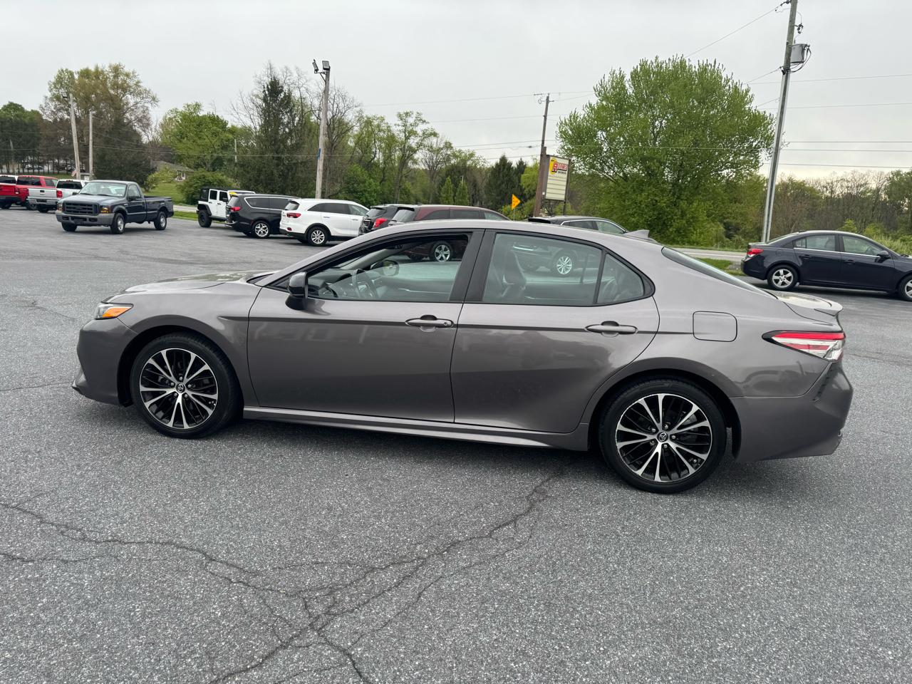 Toyota Camry SE Auto (Natl) 2019
