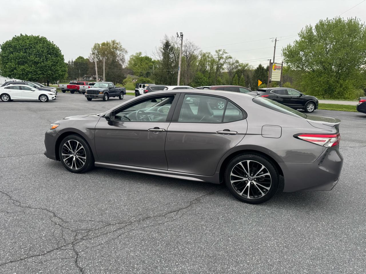 Toyota Camry SE Auto (Natl) 2019