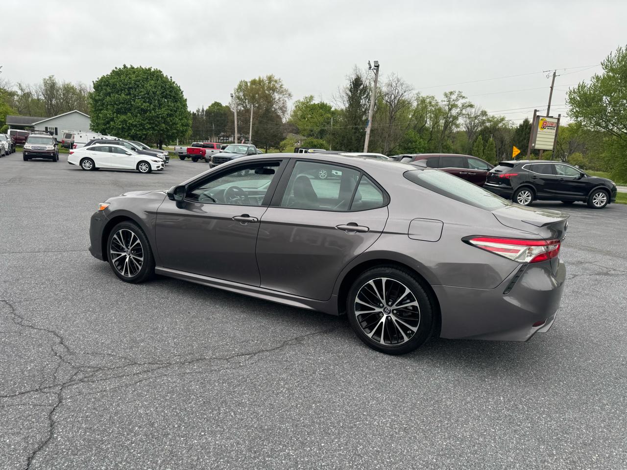 Toyota Camry SE Auto (Natl) 2019