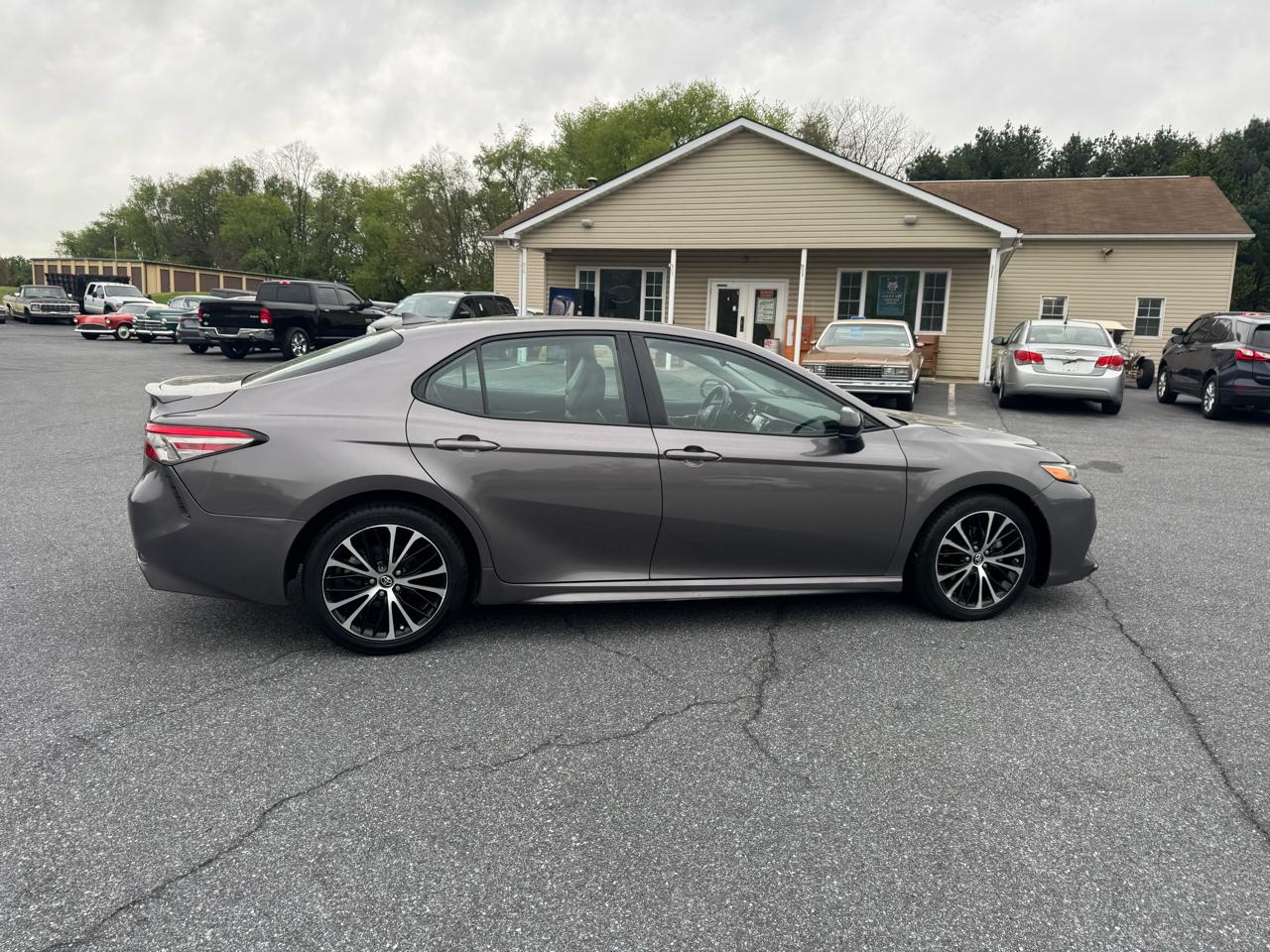 Toyota Camry SE Auto (Natl) 2019