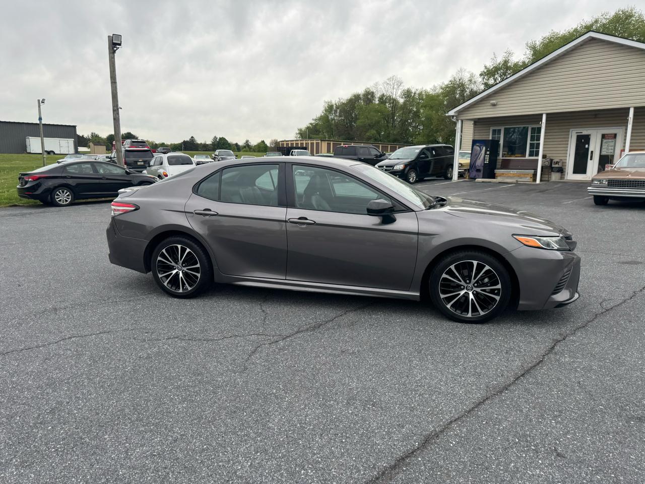 Toyota Camry SE Auto (Natl) 2019