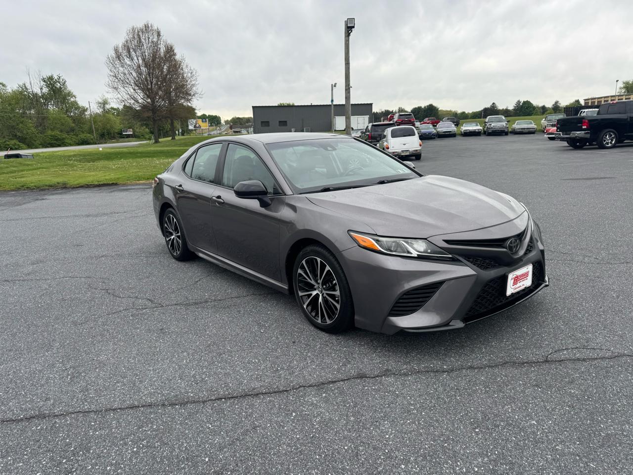 Toyota Camry SE Auto (Natl) 2019