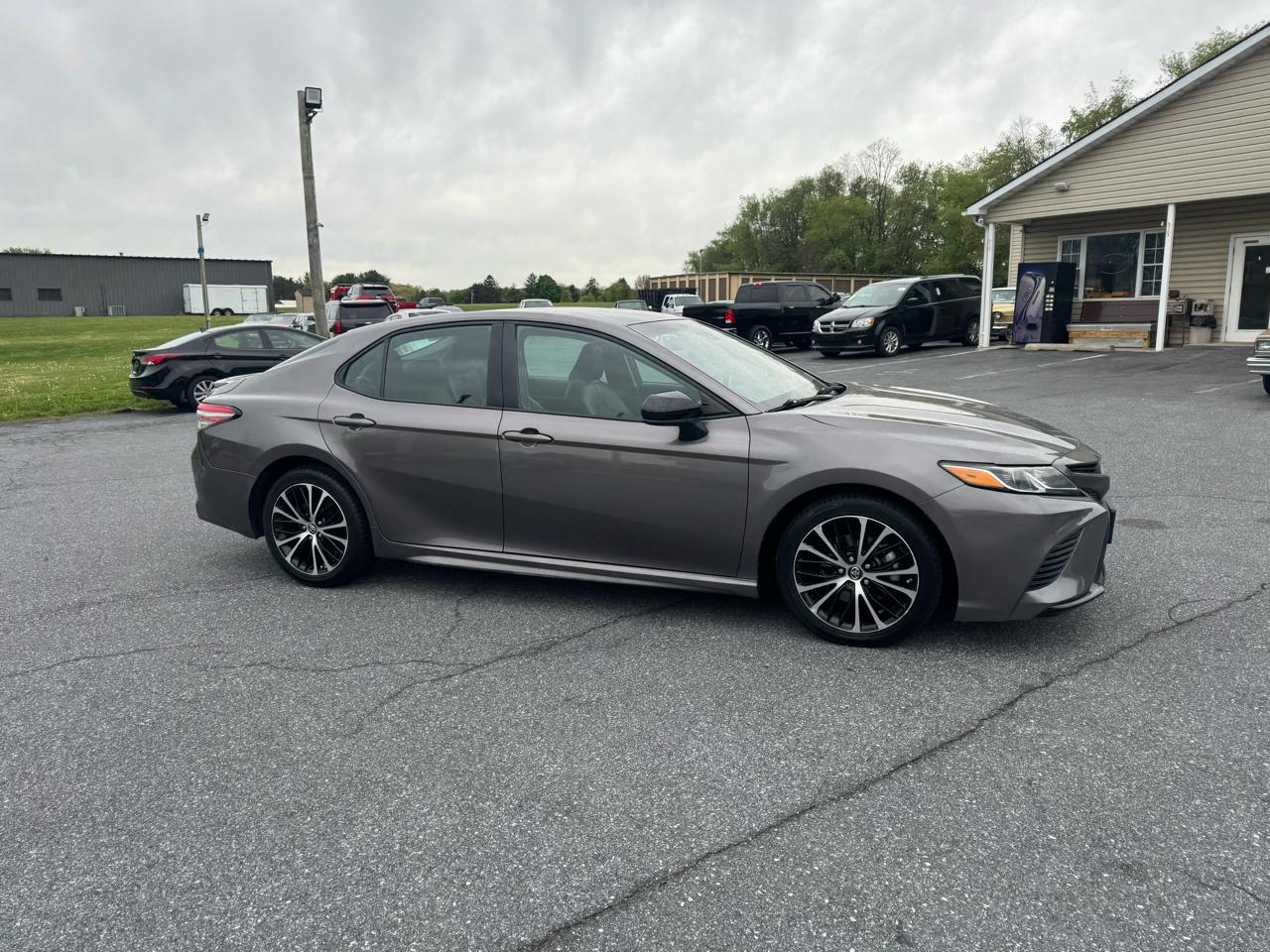 Toyota Camry SE Auto (Natl) 2019