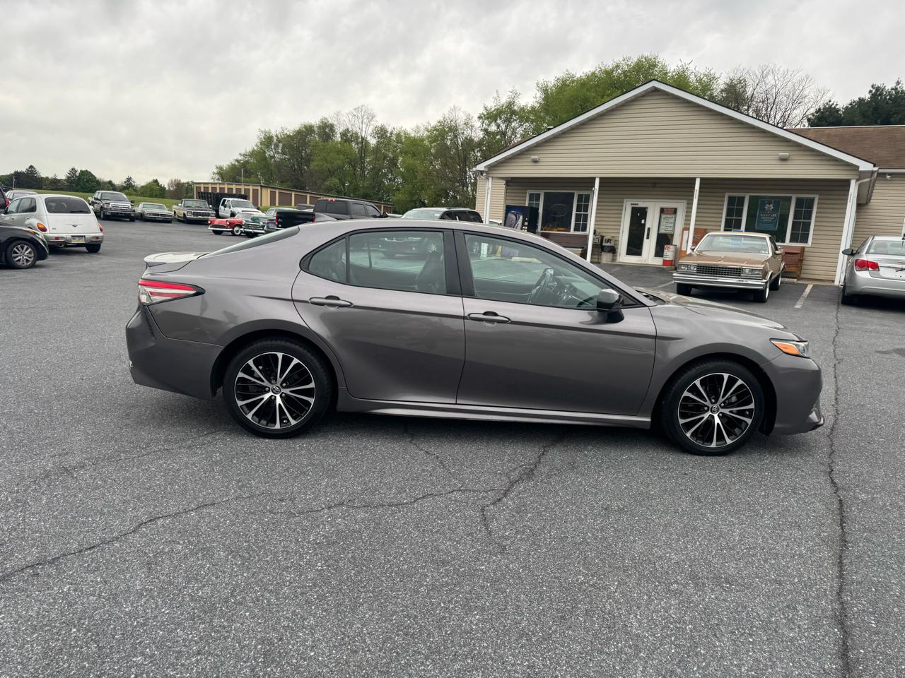 Toyota Camry SE Auto (Natl) 2019