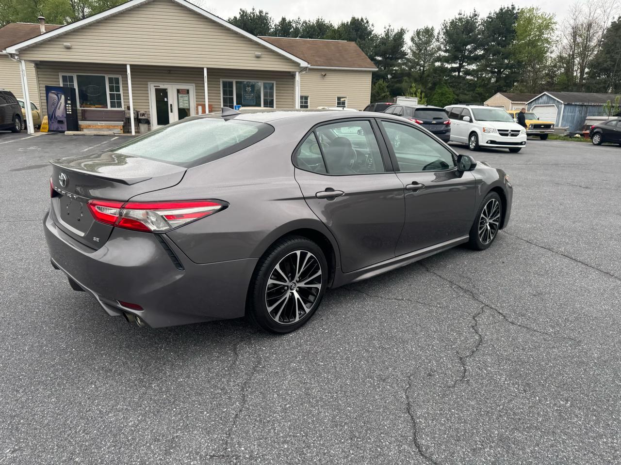 Toyota Camry SE Auto (Natl) 2019