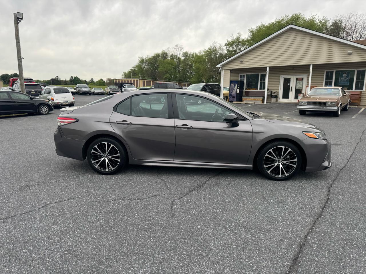 Toyota Camry SE Auto (Natl) 2019