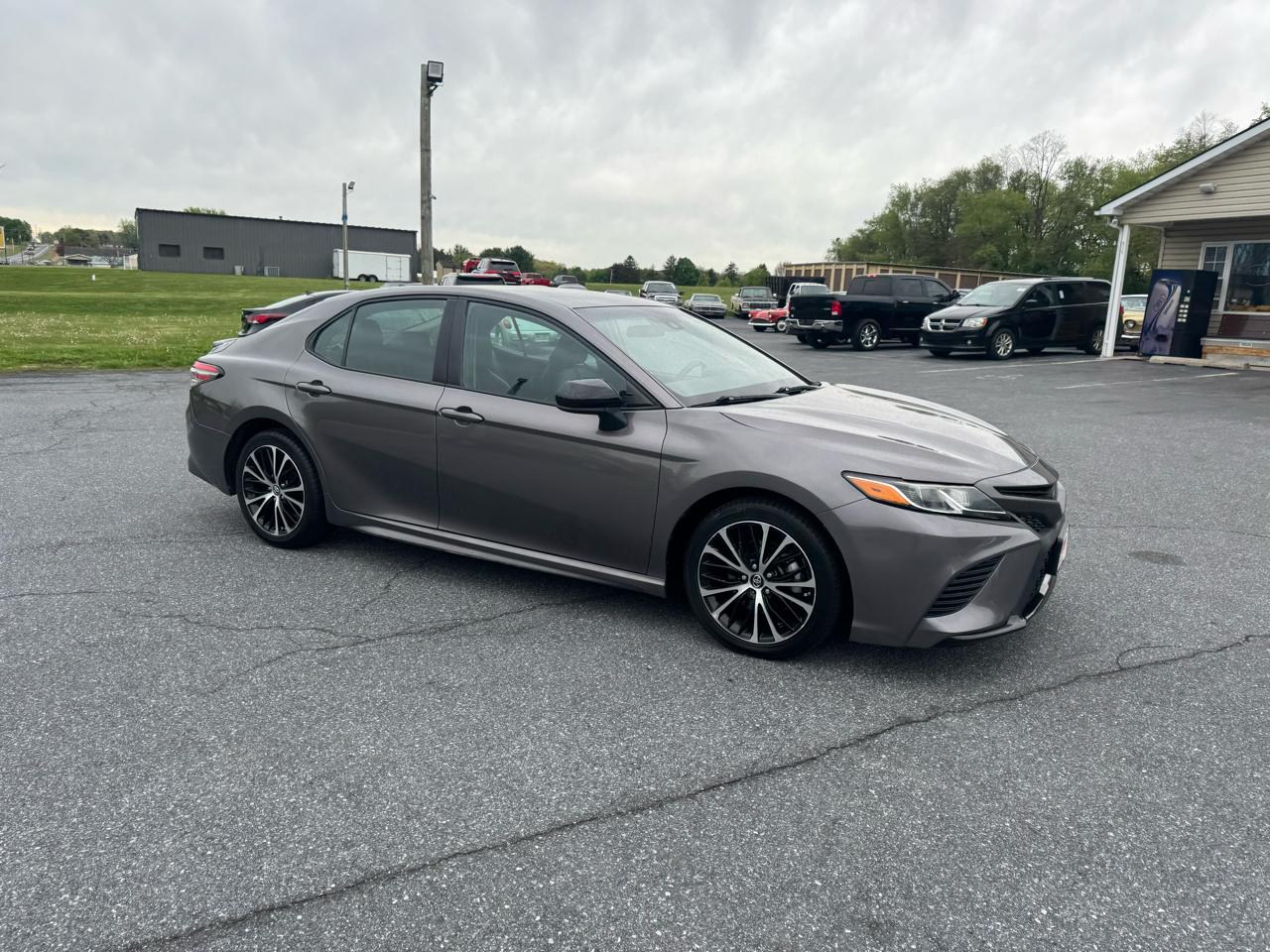 Toyota Camry SE Auto (Natl) 2019