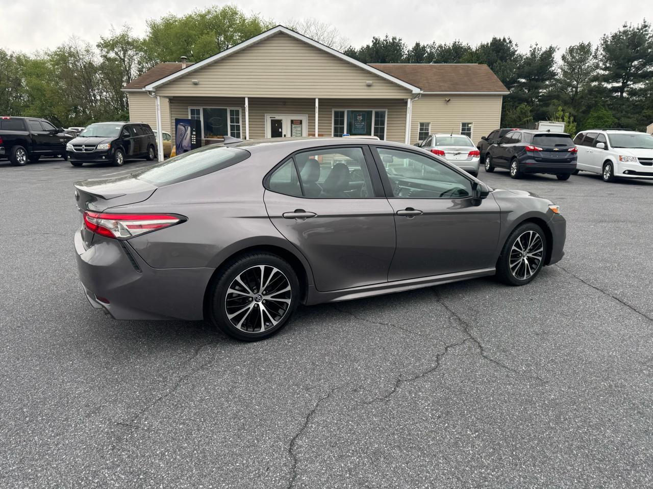 Toyota Camry SE Auto (Natl) 2019