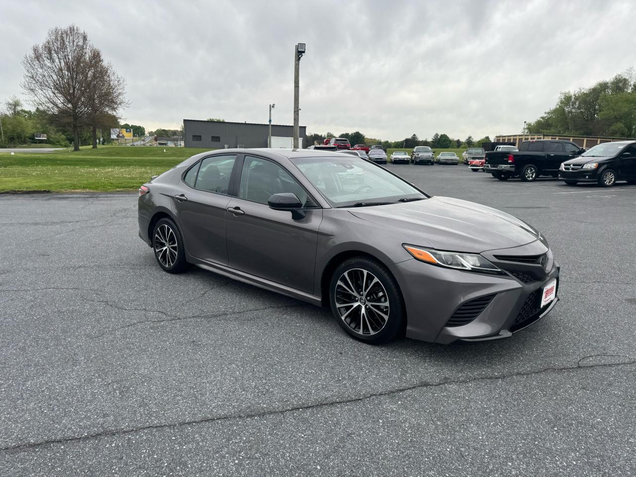Toyota Camry SE Auto (Natl) 2019