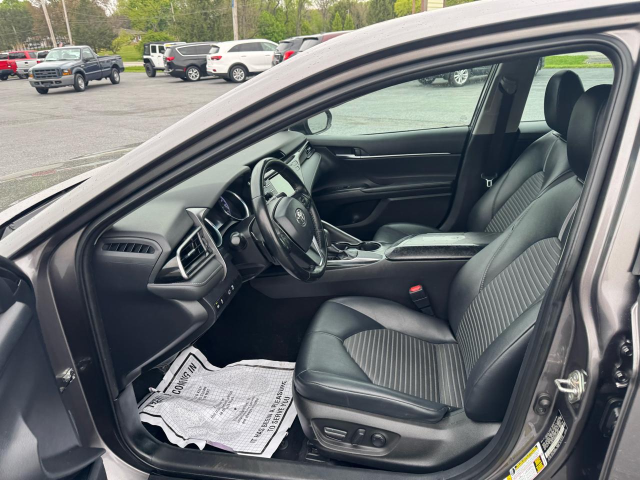 Toyota Camry SE Auto (Natl) 2019