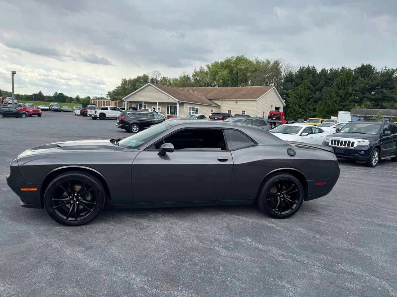 Dodge Challenger SXT RWD 2018