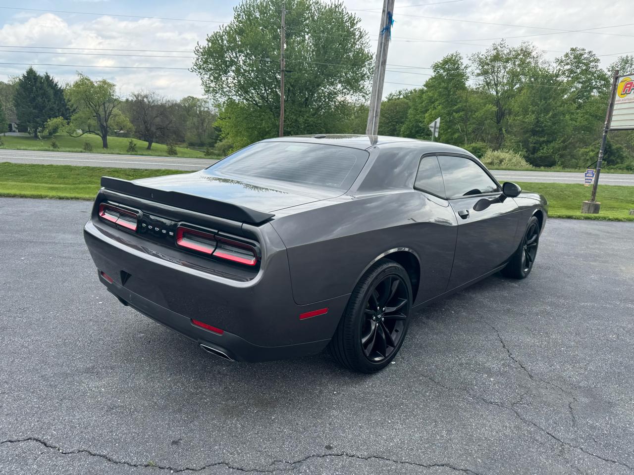 Dodge Challenger SXT RWD 2018