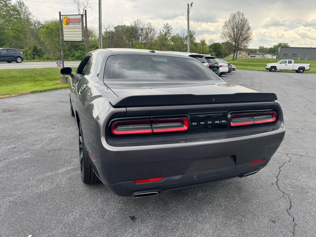 Dodge Challenger SXT RWD 2018