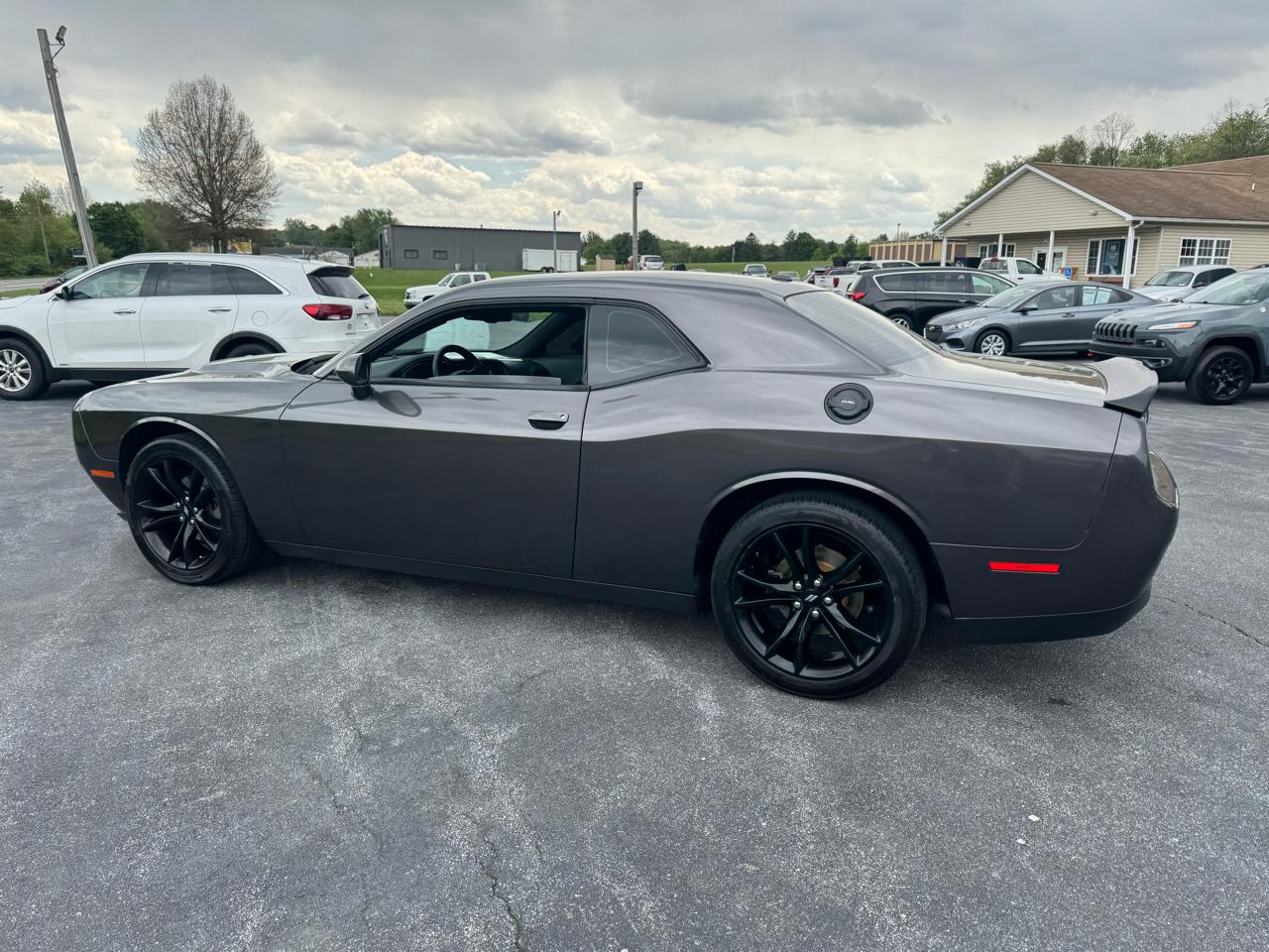 Dodge Challenger SXT RWD 2018