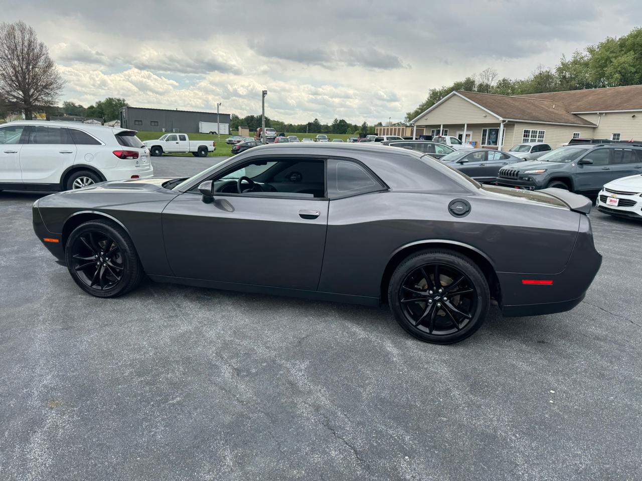 Dodge Challenger SXT RWD 2018