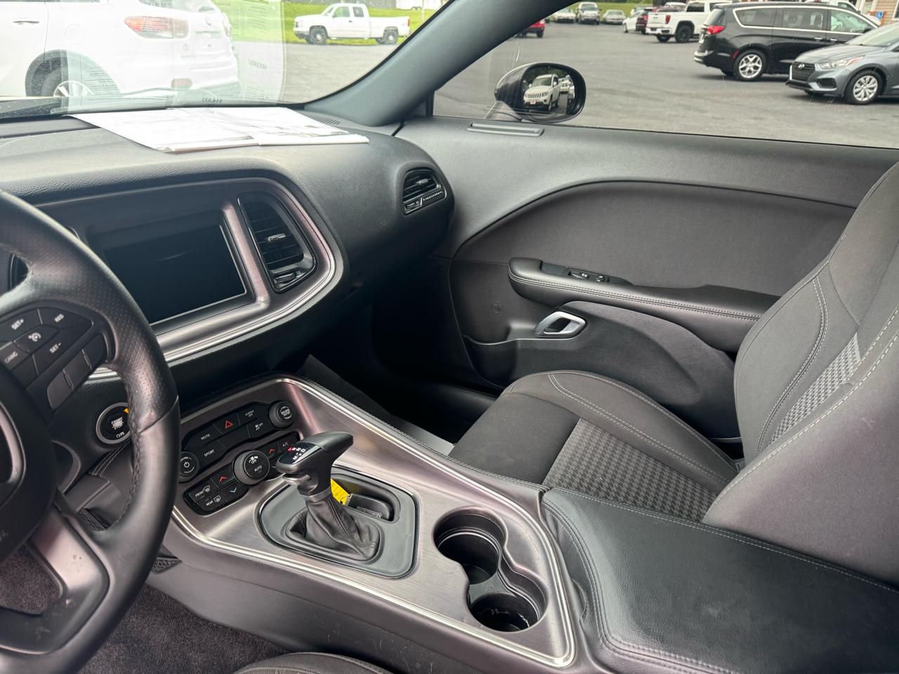 Dodge Challenger SXT RWD 2018