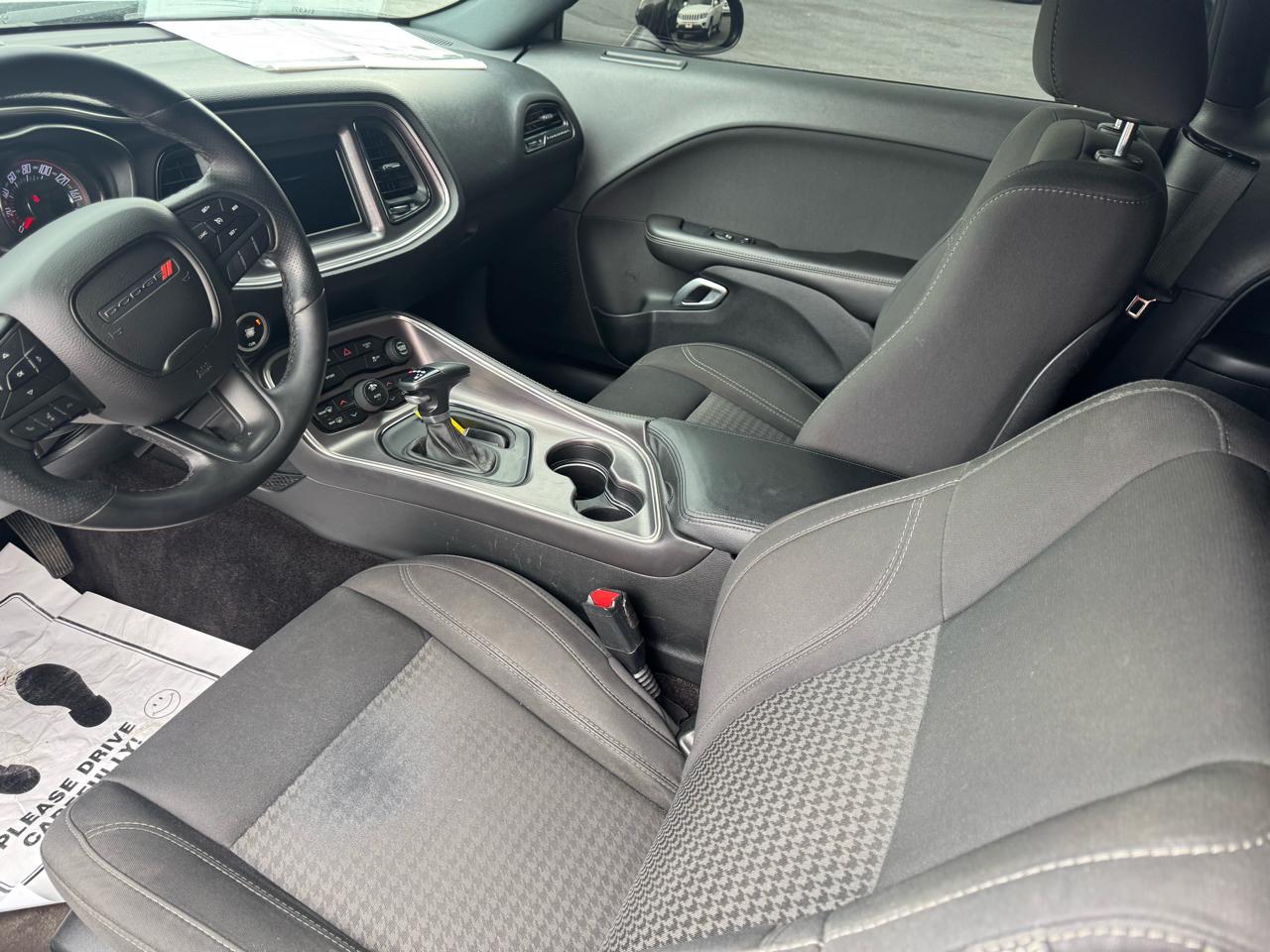 Dodge Challenger SXT RWD 2018
