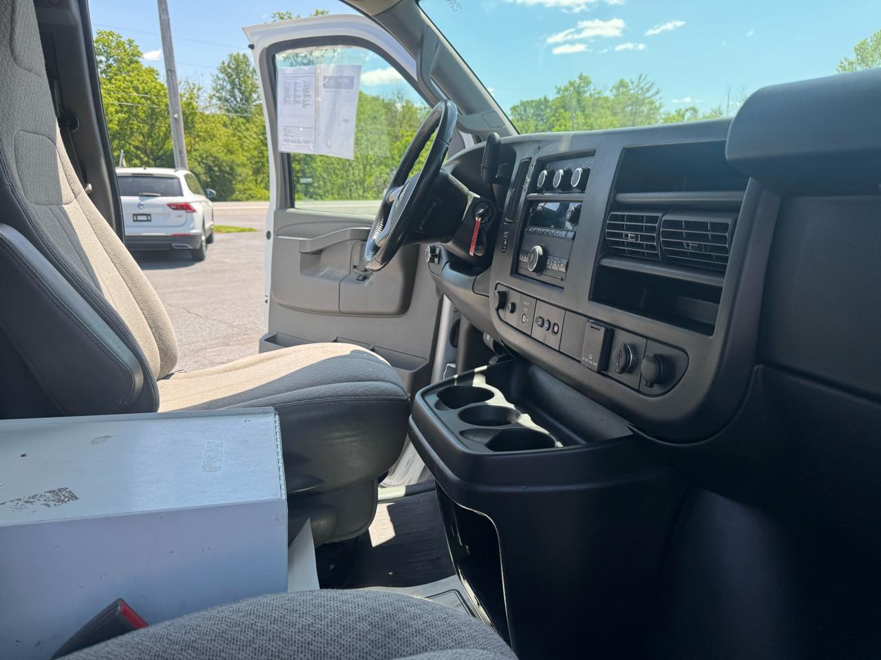 GMC Savana Cargo Van RWD 3500 135" 2017