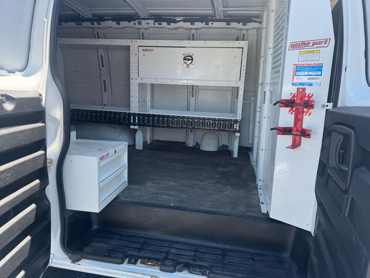 GMC Savana Cargo Van RWD 3500 135" 2017