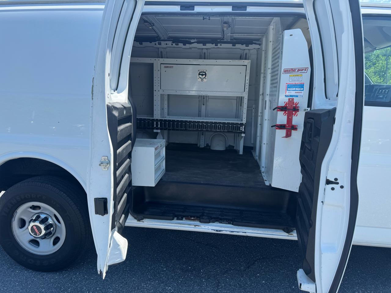 GMC Savana Cargo Van RWD 3500 135" 2017