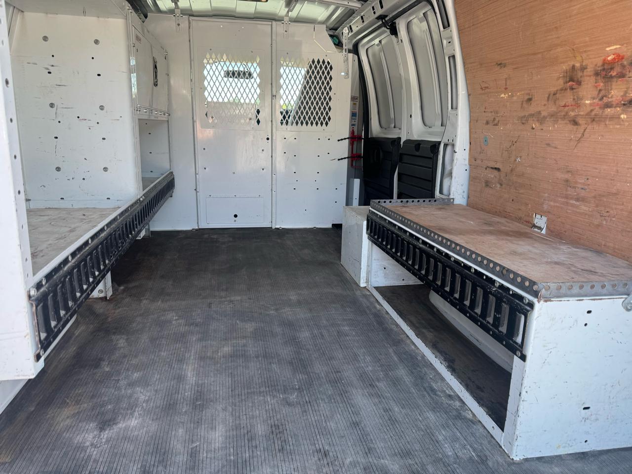 GMC Savana Cargo Van RWD 3500 135" 2017