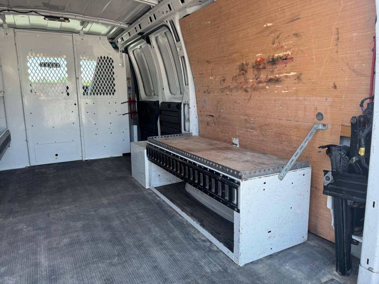 GMC Savana Cargo Van RWD 3500 135" 2017