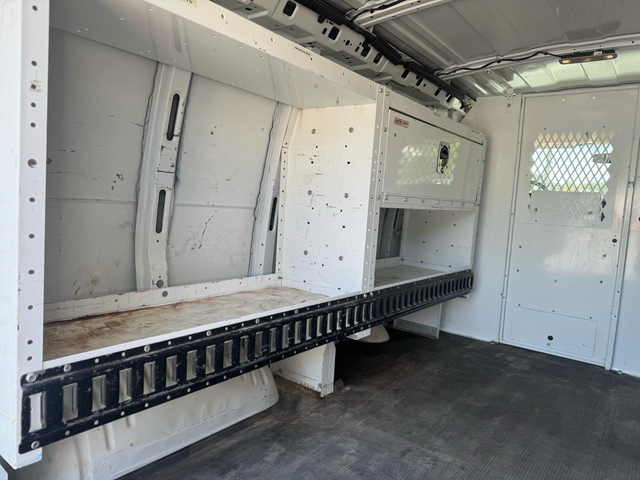 GMC Savana Cargo Van RWD 3500 135" 2017