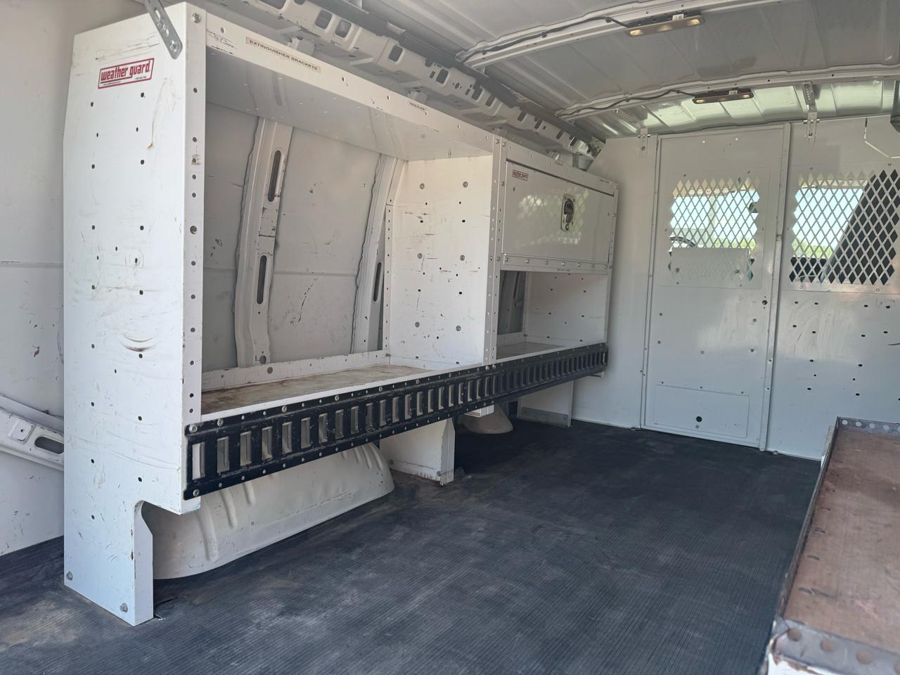 GMC Savana Cargo Van RWD 3500 135" 2017