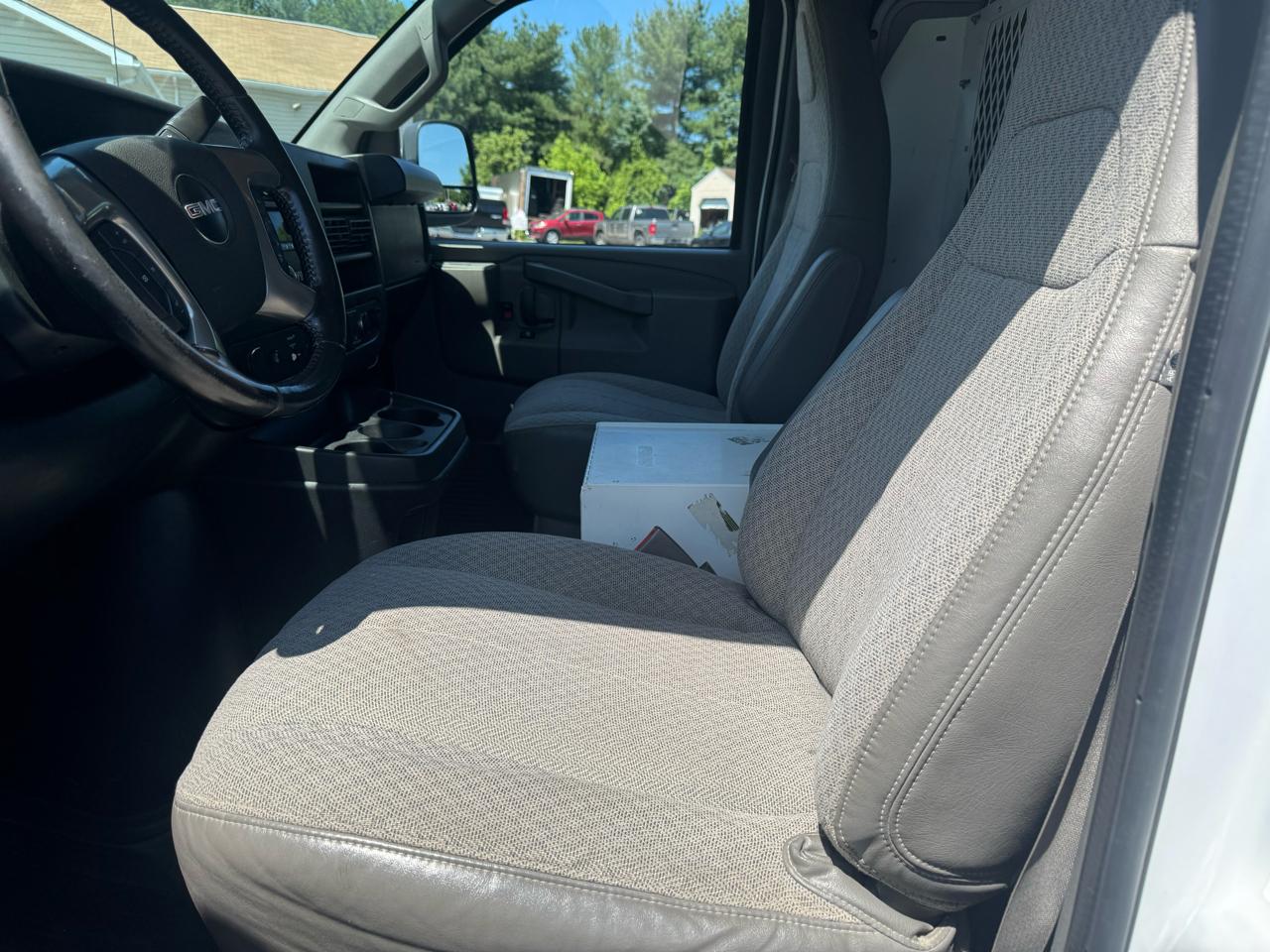 GMC Savana Cargo Van RWD 3500 135" 2017