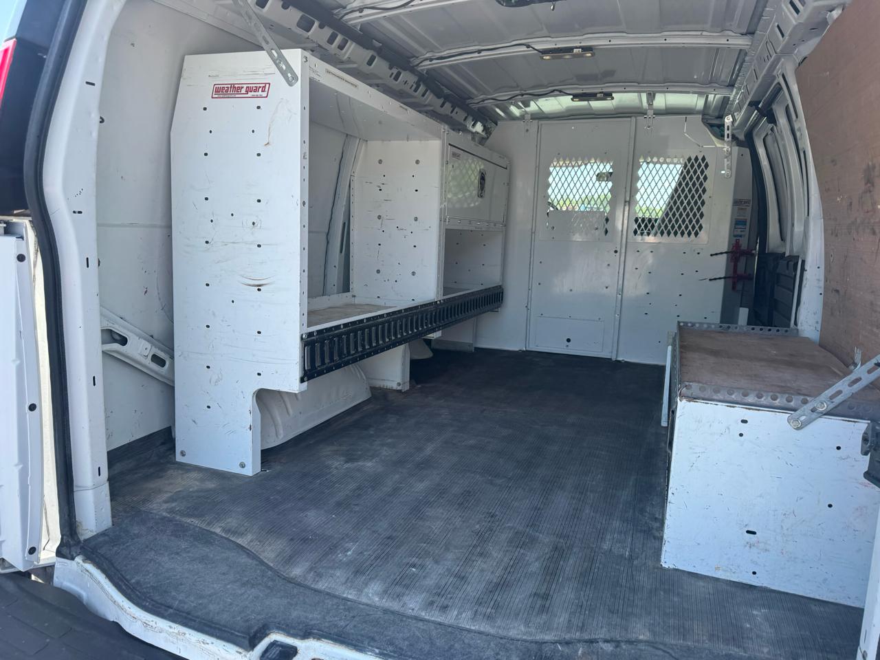 GMC Savana Cargo Van RWD 3500 135" 2017