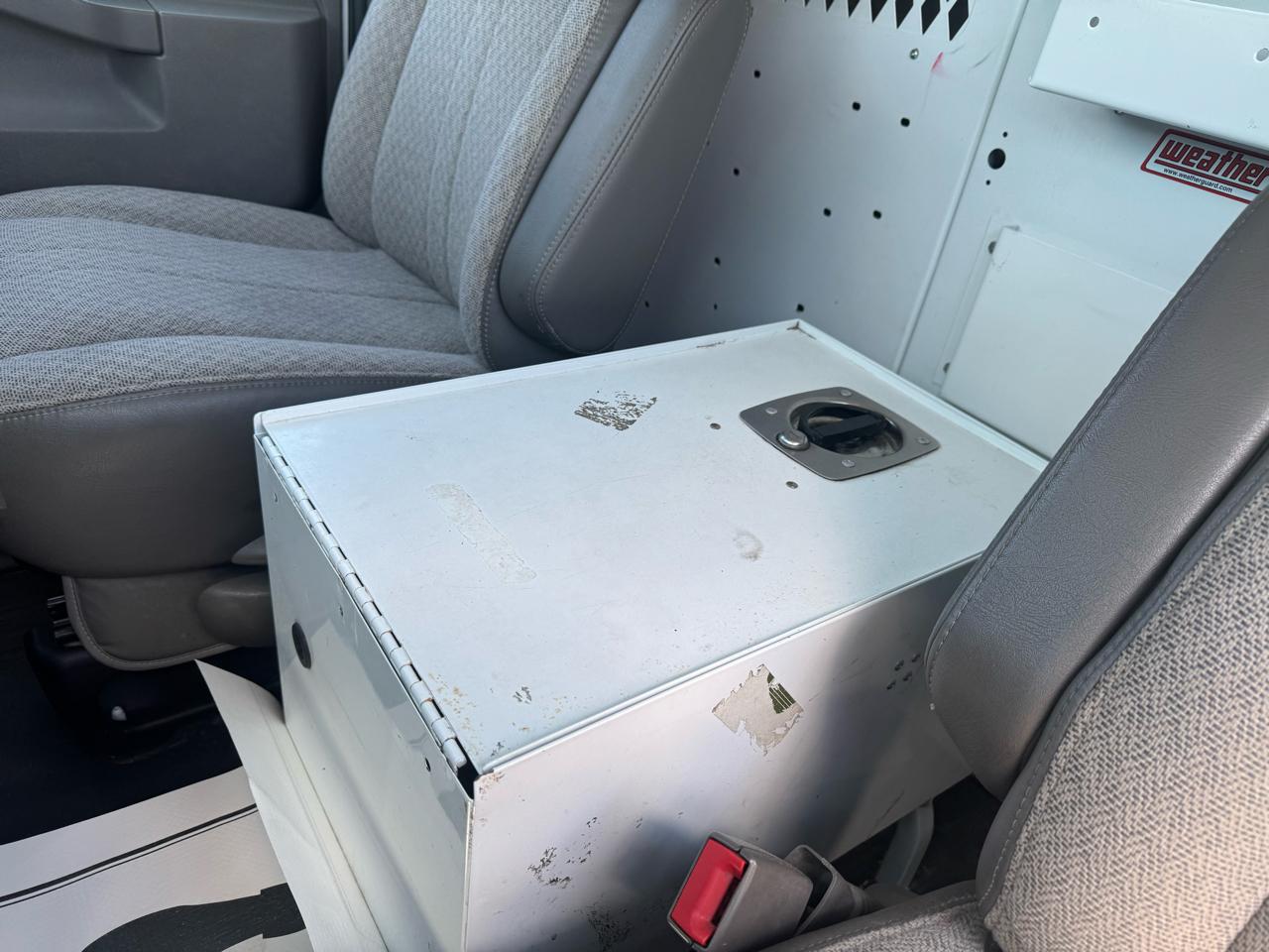 GMC Savana Cargo Van RWD 3500 135" 2017