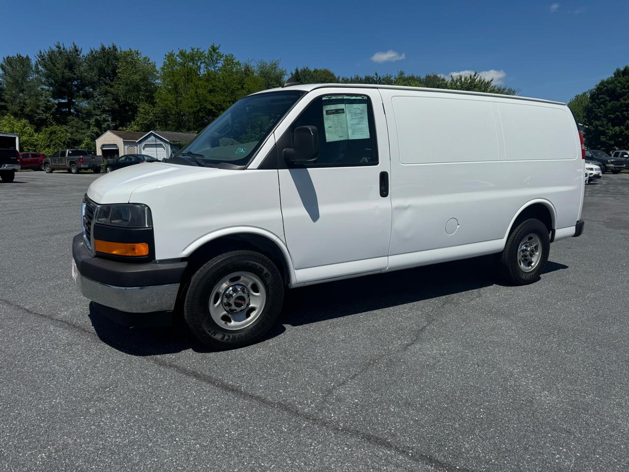 GMC Savana Cargo Van RWD 3500 135" 2017