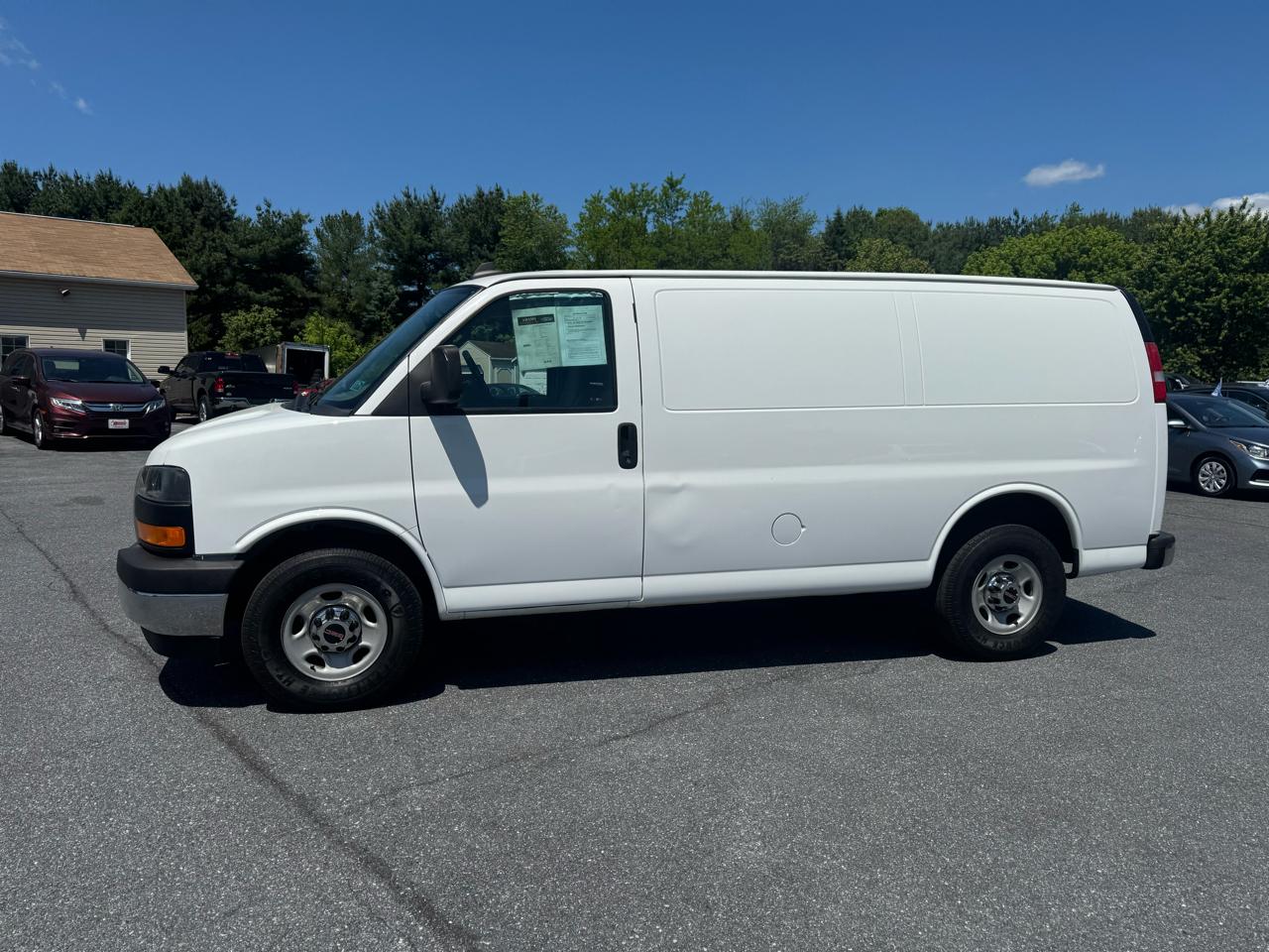 GMC Savana Cargo Van RWD 3500 135" 2017