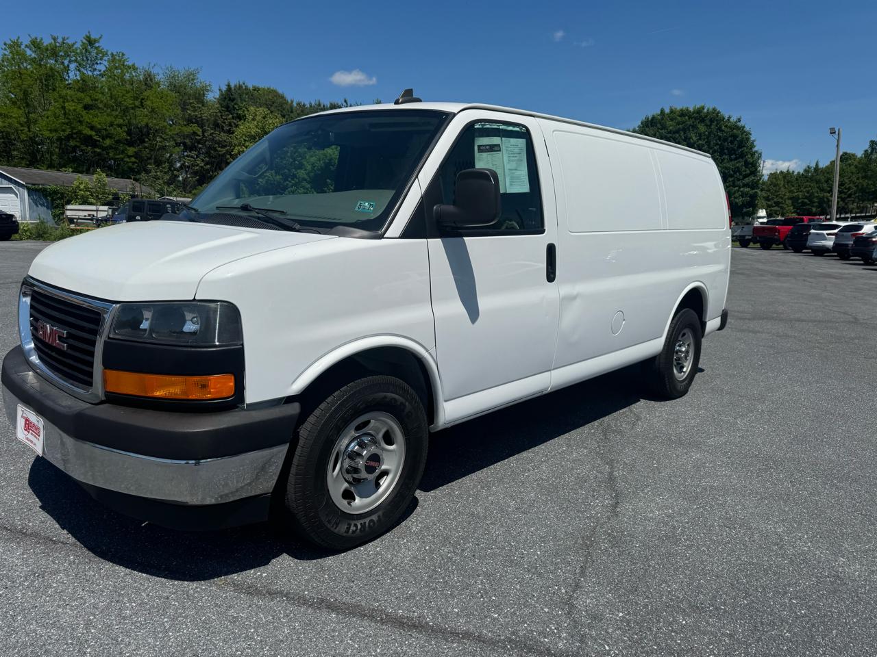 GMC Savana Cargo Van RWD 3500 135" 2017