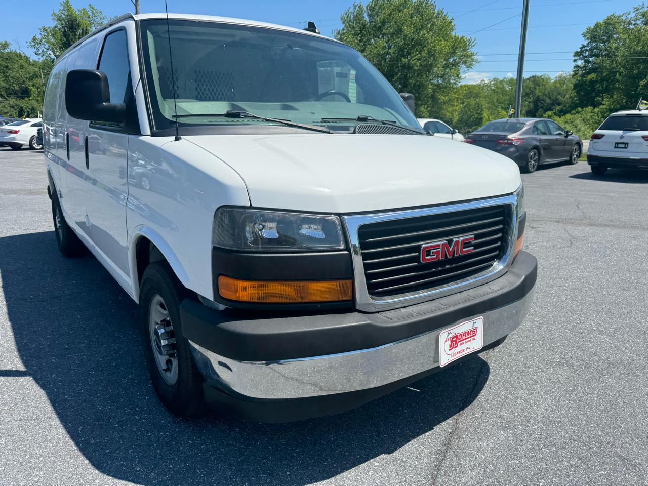 GMC Savana Cargo Van RWD 3500 135" 2017