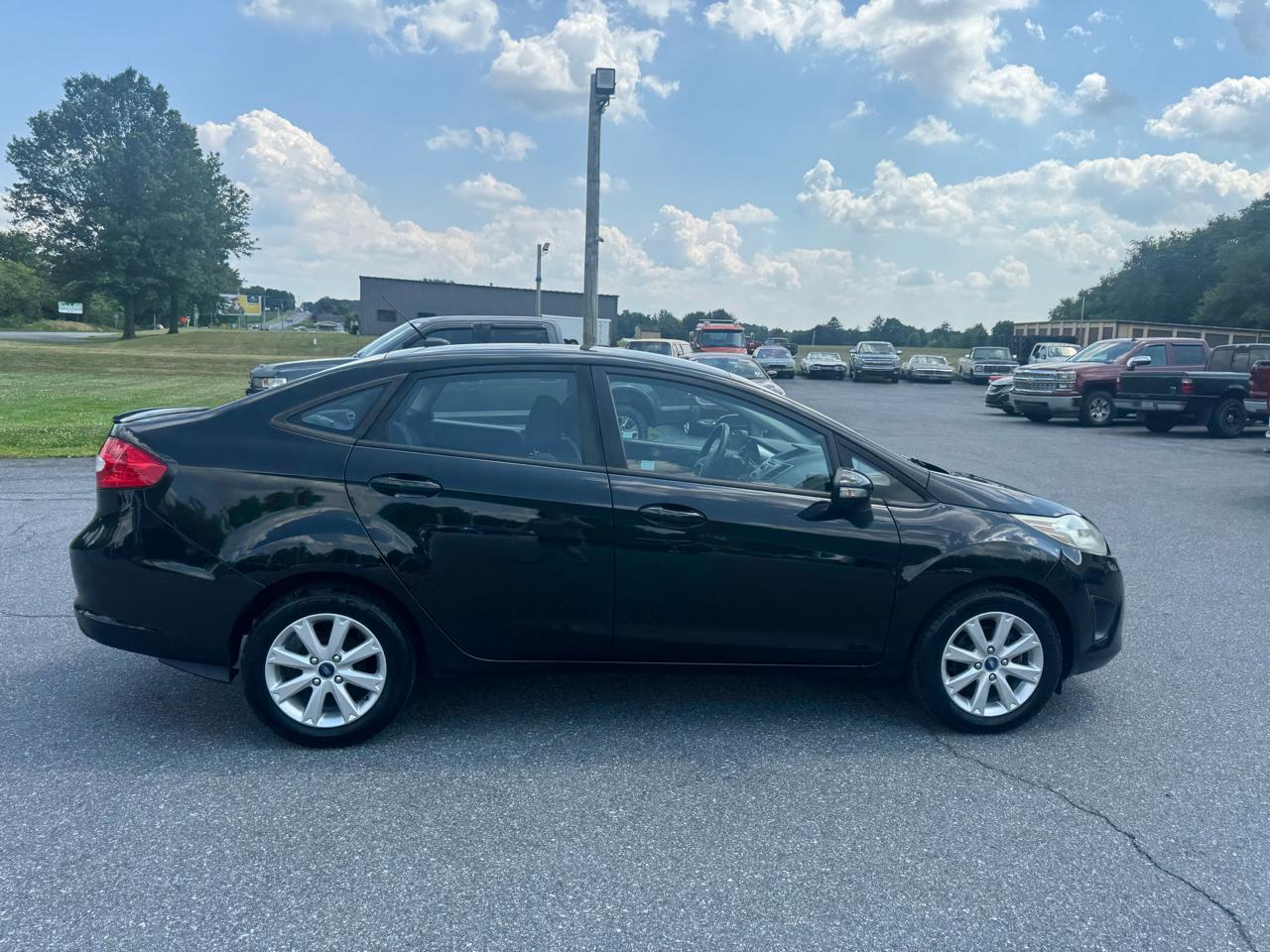 Ford Fiesta 4dr Sdn SE 2013