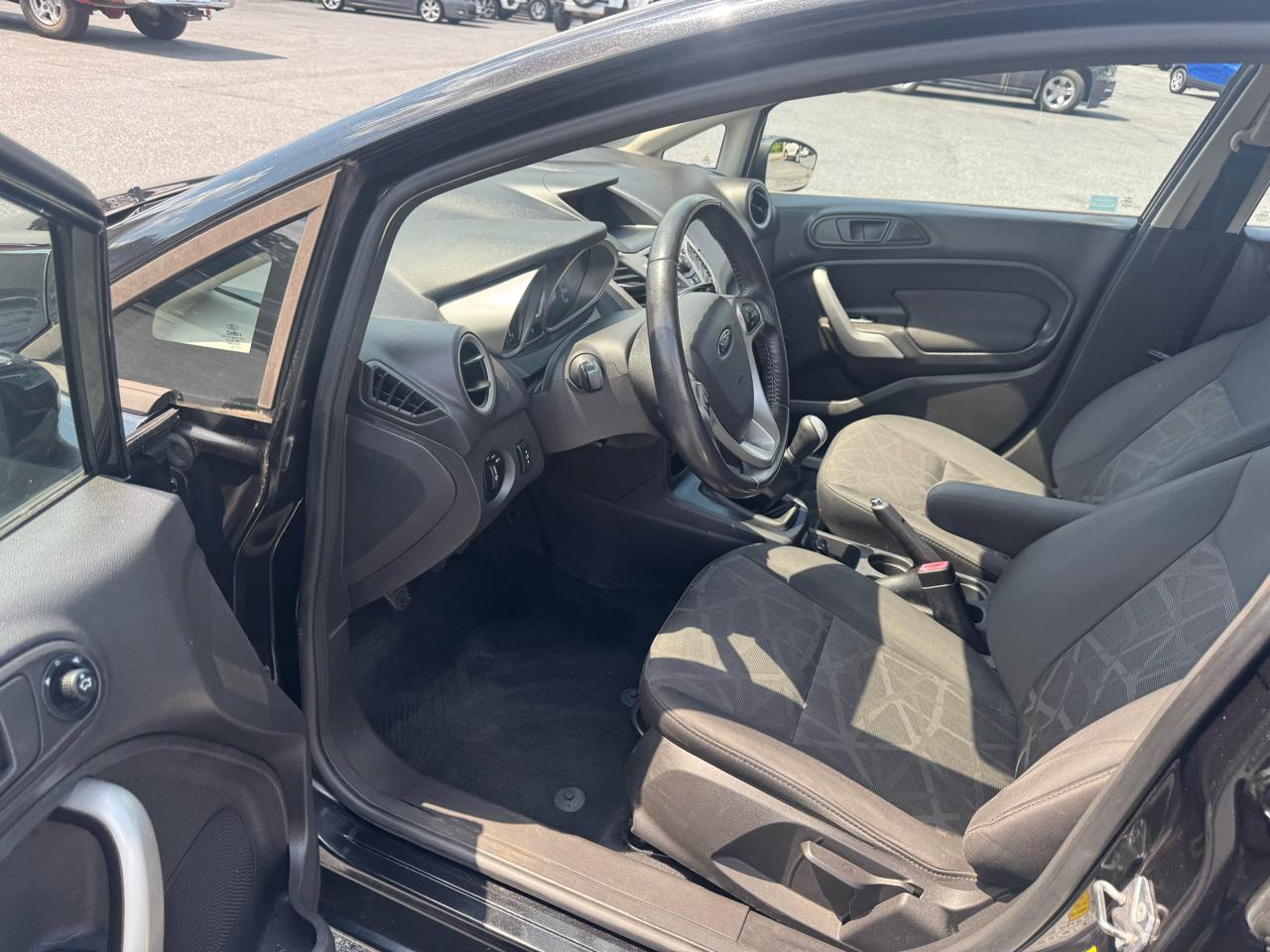 Ford Fiesta 4dr Sdn SE 2013