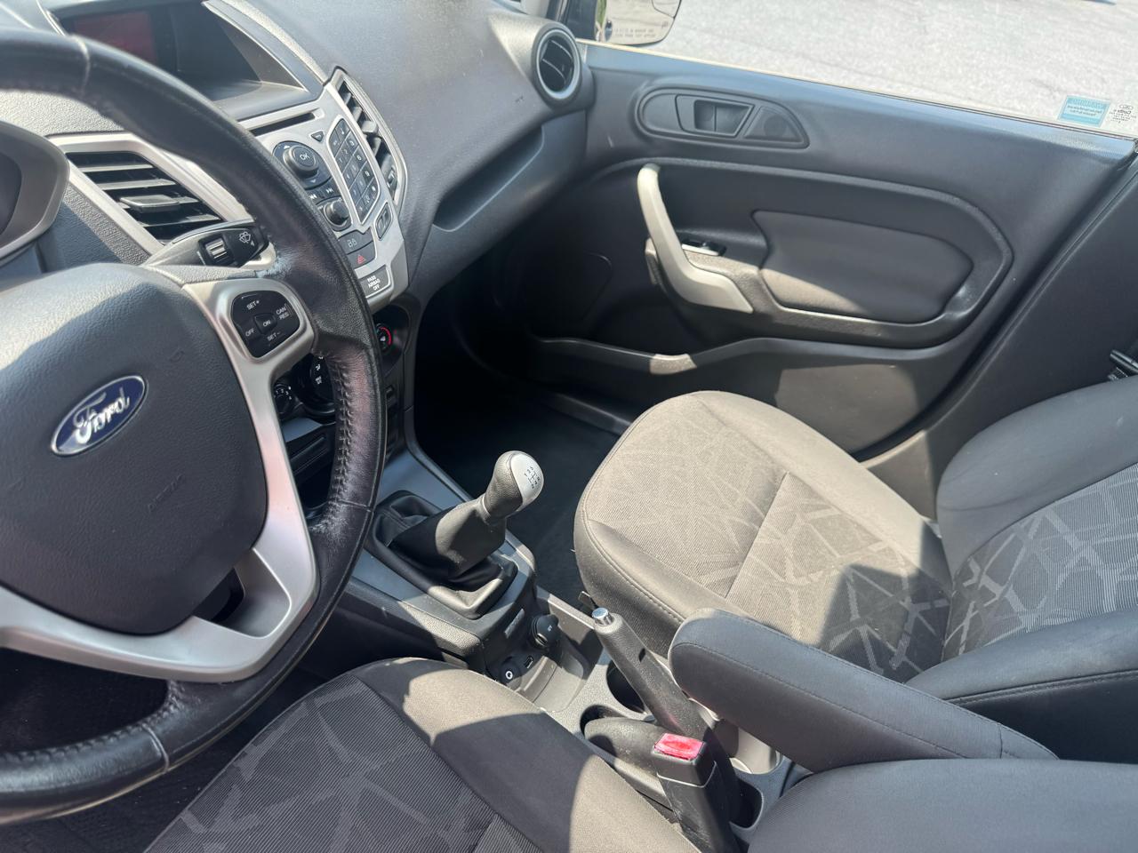 Ford Fiesta 4dr Sdn SE 2013
