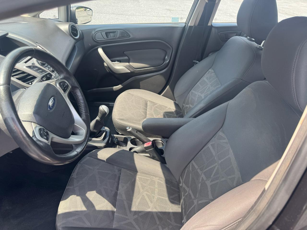 Ford Fiesta 4dr Sdn SE 2013