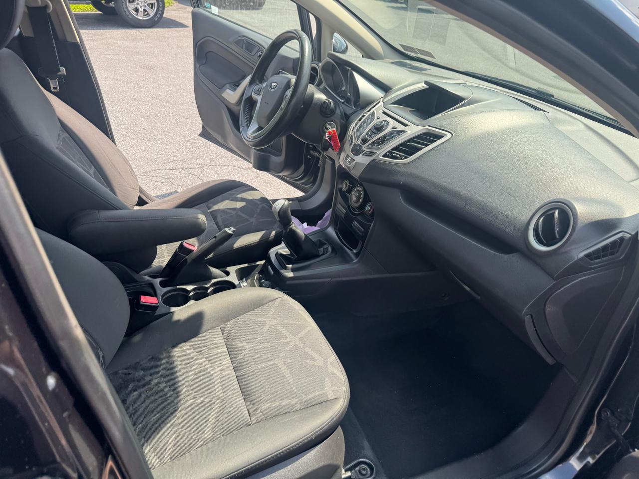 Ford Fiesta 4dr Sdn SE 2013