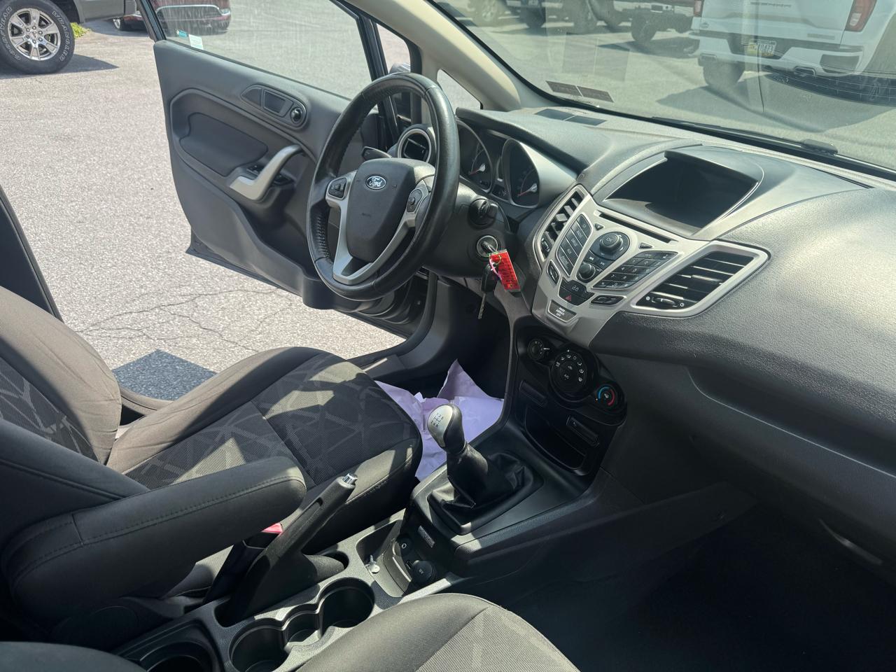 Ford Fiesta 4dr Sdn SE 2013