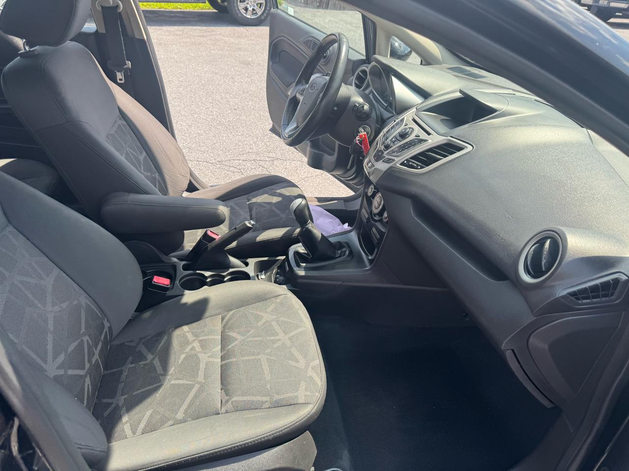 Ford Fiesta 4dr Sdn SE 2013