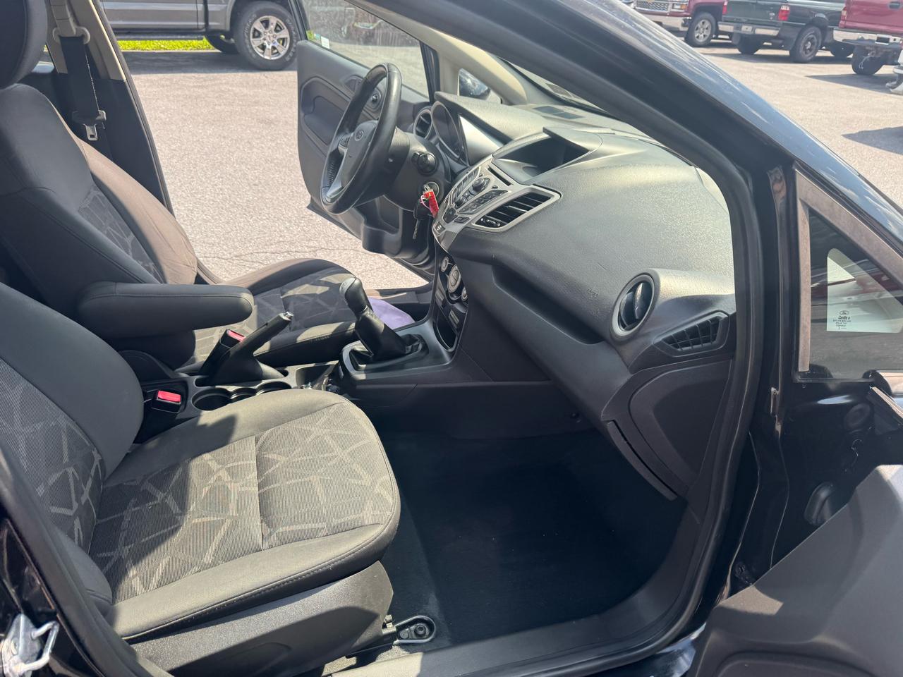 Ford Fiesta 4dr Sdn SE 2013