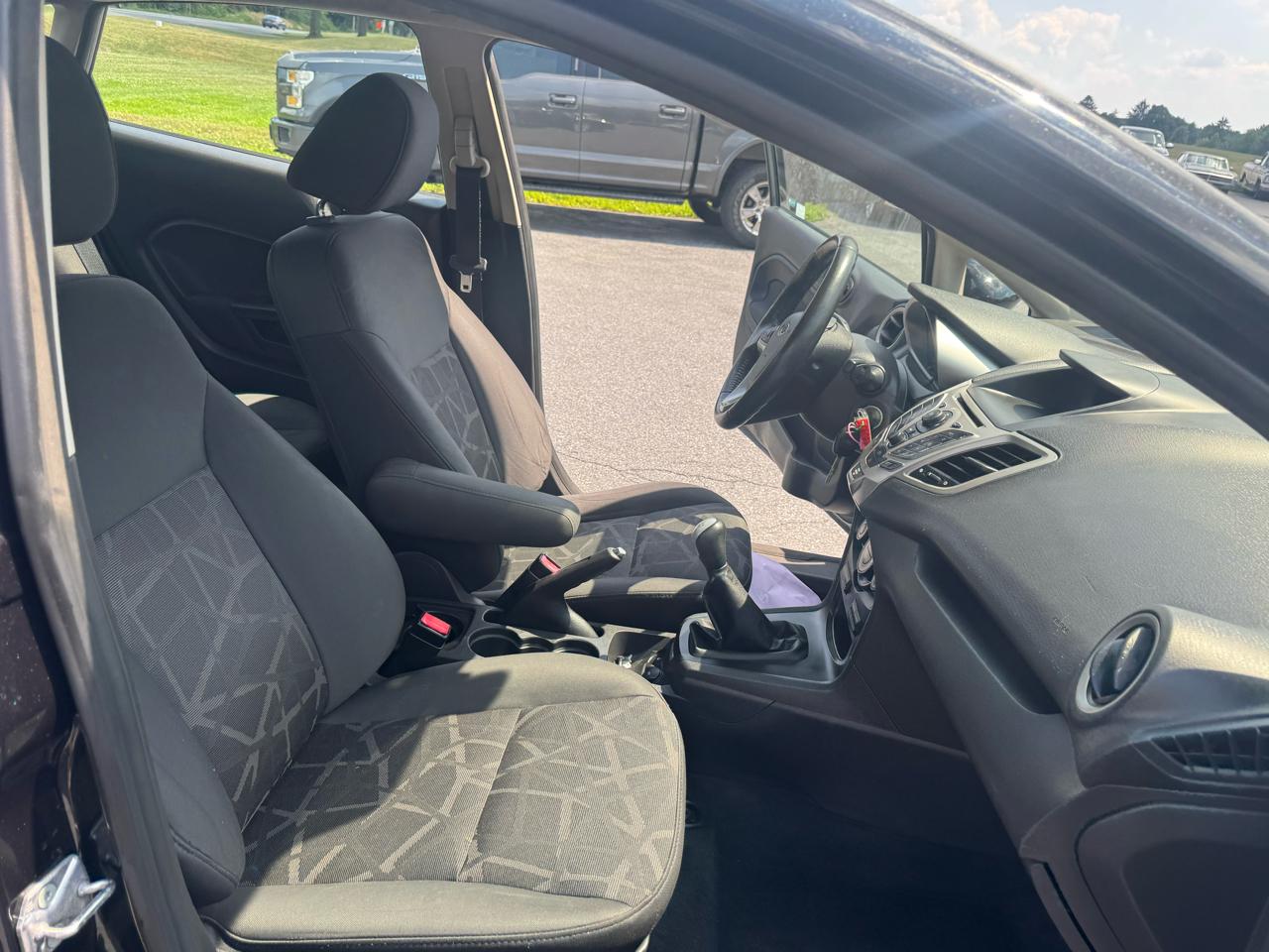 Ford Fiesta 4dr Sdn SE 2013