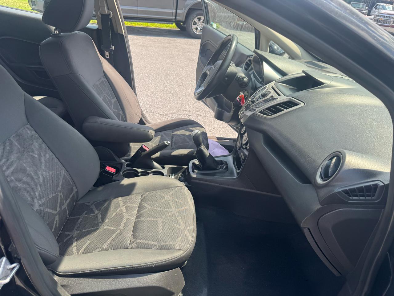 Ford Fiesta 4dr Sdn SE 2013